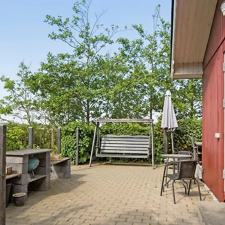 Dom wakacyjny 2 Bedroom Amazing In